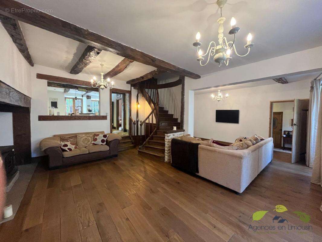 Maison à CHAMBOULIVE