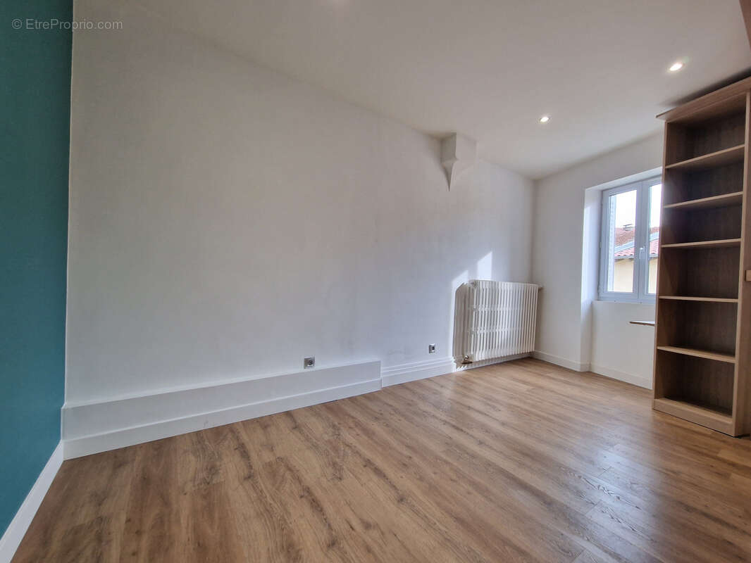 Appartement à COUZON-AU-MONT-D&#039;OR