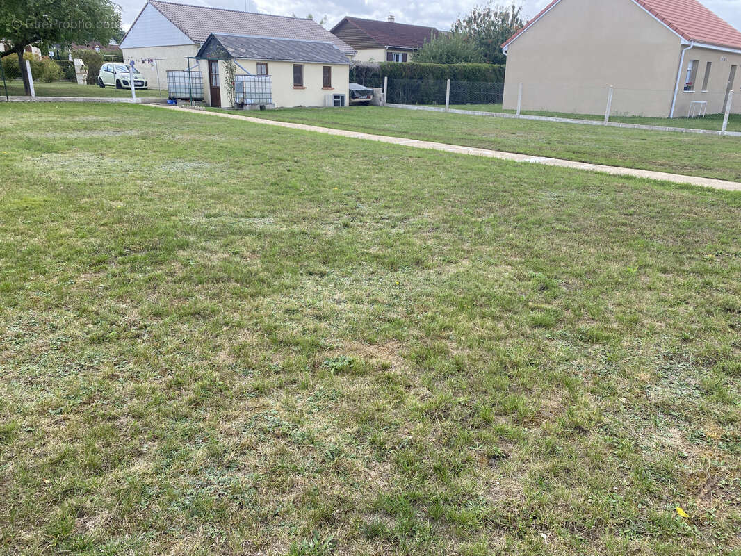 Terrain à LES DAMPS