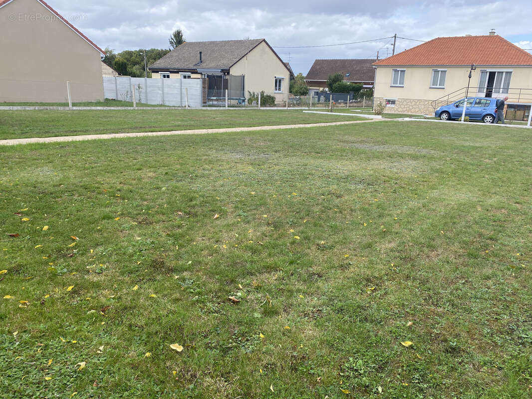 Terrain à LES DAMPS