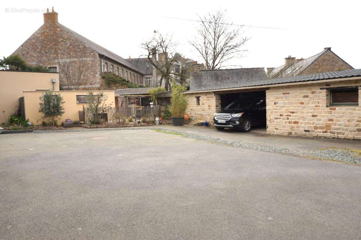 Maison à PLOUMAGOAR