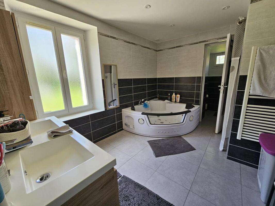 Maison à SAVIGNY-SUR-CLAIRIS