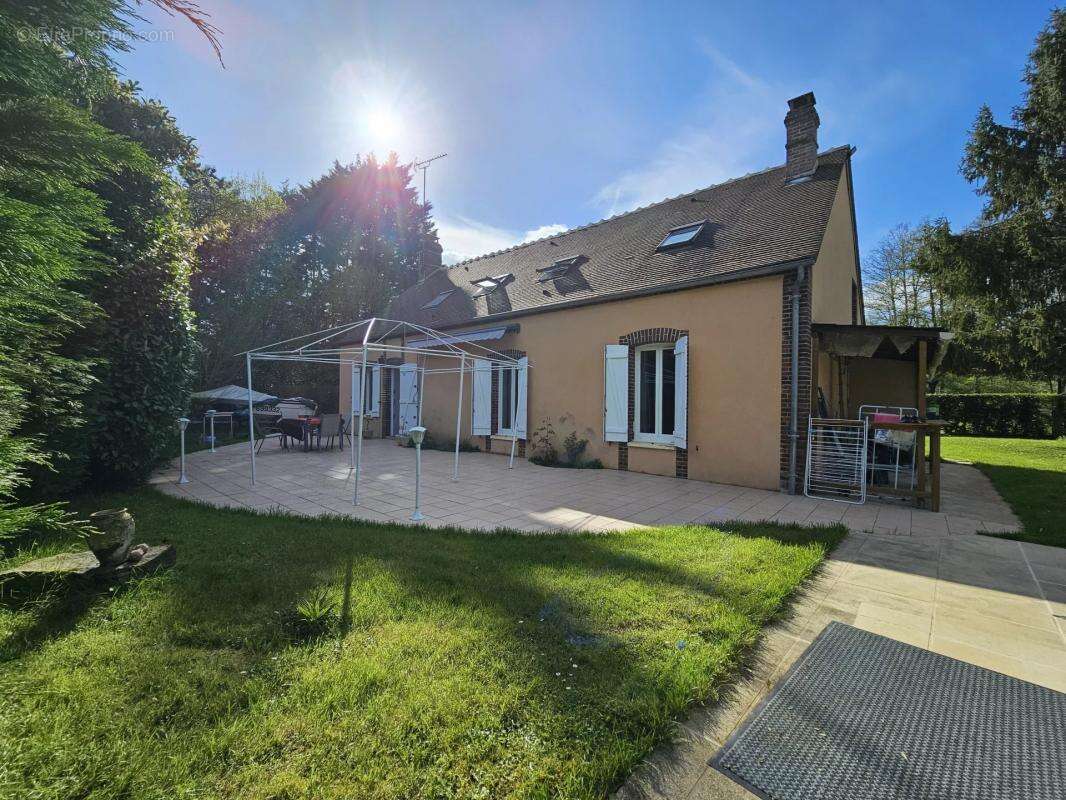 Maison à SAVIGNY-SUR-CLAIRIS