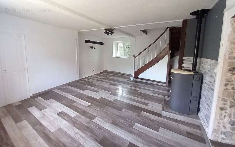 Maison à SAINT-PIERRE-SUR-ERVE