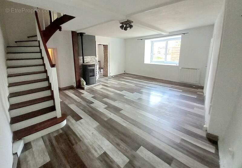 Maison à SAINT-PIERRE-SUR-ERVE