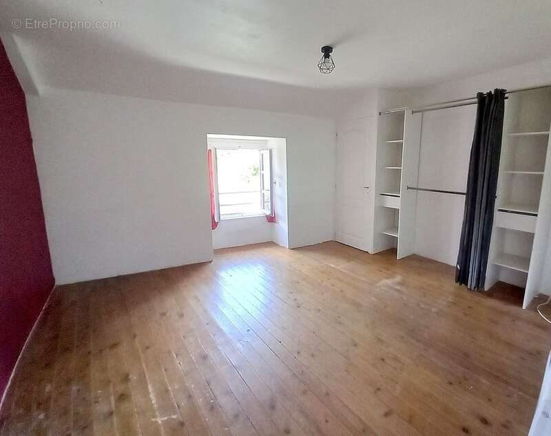 Maison à SAINT-PIERRE-SUR-ERVE