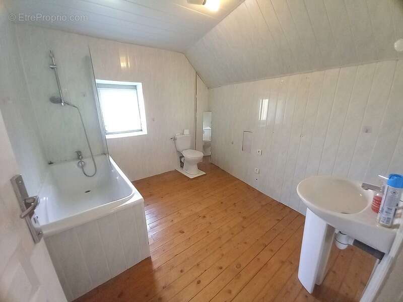 Maison à SAINT-PIERRE-SUR-ERVE