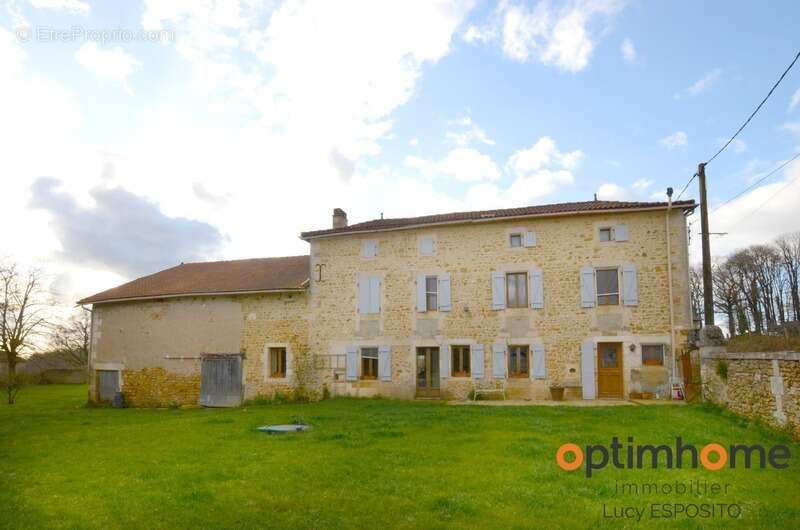 Maison à GENOUILLAC