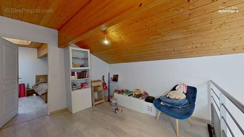 Appartement à SAINT-ETIENNE-SUR-CHALARONNE