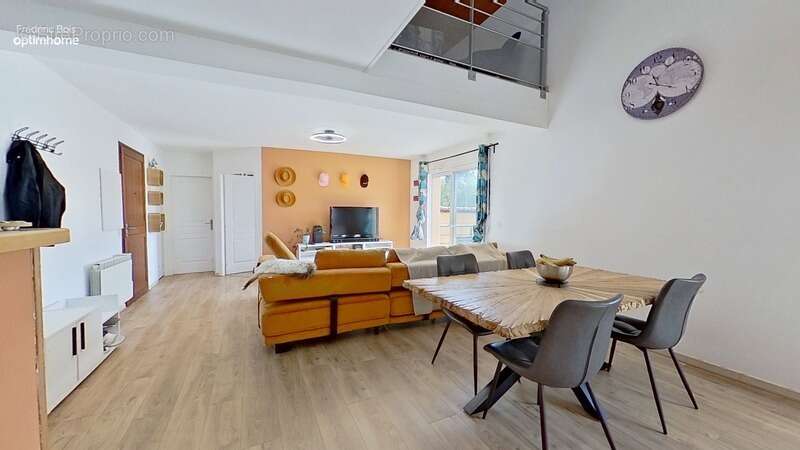 Appartement à SAINT-ETIENNE-SUR-CHALARONNE