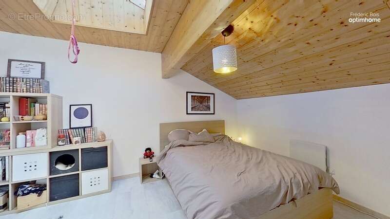 Appartement à SAINT-ETIENNE-SUR-CHALARONNE