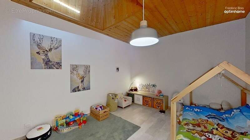 Appartement à SAINT-ETIENNE-SUR-CHALARONNE