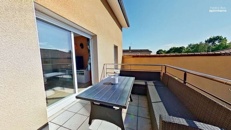 Appartement à SAINT-ETIENNE-SUR-CHALARONNE