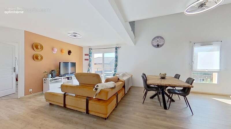 Appartement à SAINT-ETIENNE-SUR-CHALARONNE