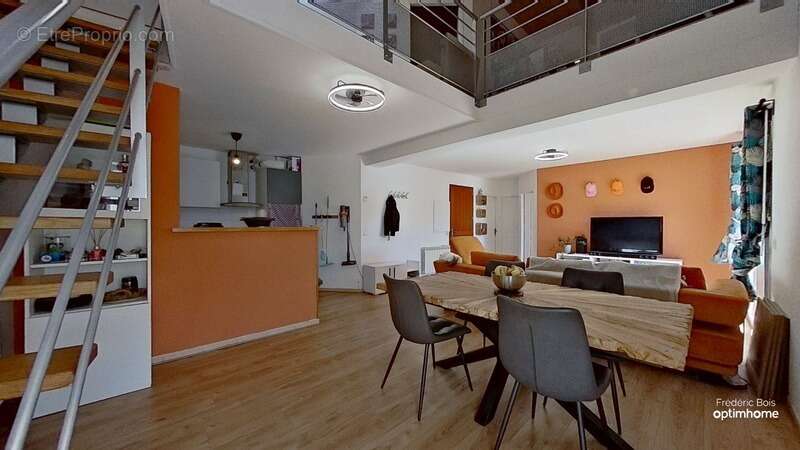 Appartement à SAINT-ETIENNE-SUR-CHALARONNE