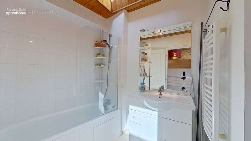 Appartement à SAINT-ETIENNE-SUR-CHALARONNE