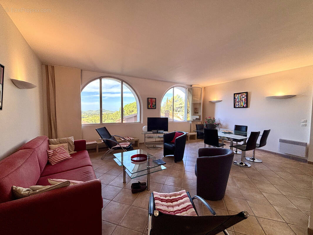Appartement à LA CADIERE-D&#039;AZUR