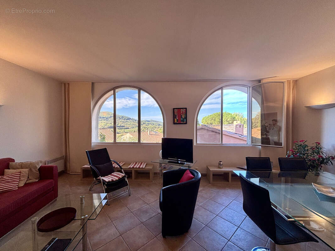Appartement à LA CADIERE-D&#039;AZUR