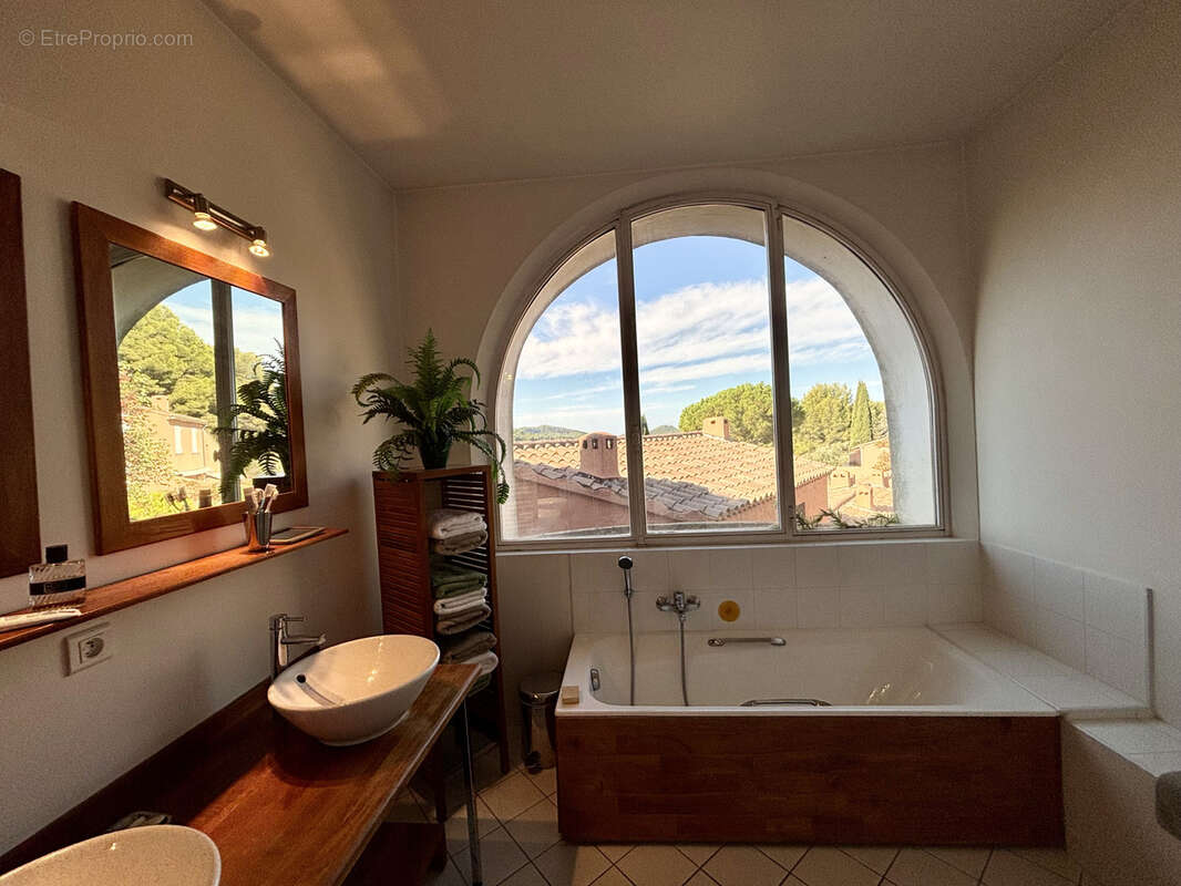 Appartement à LA CADIERE-D&#039;AZUR