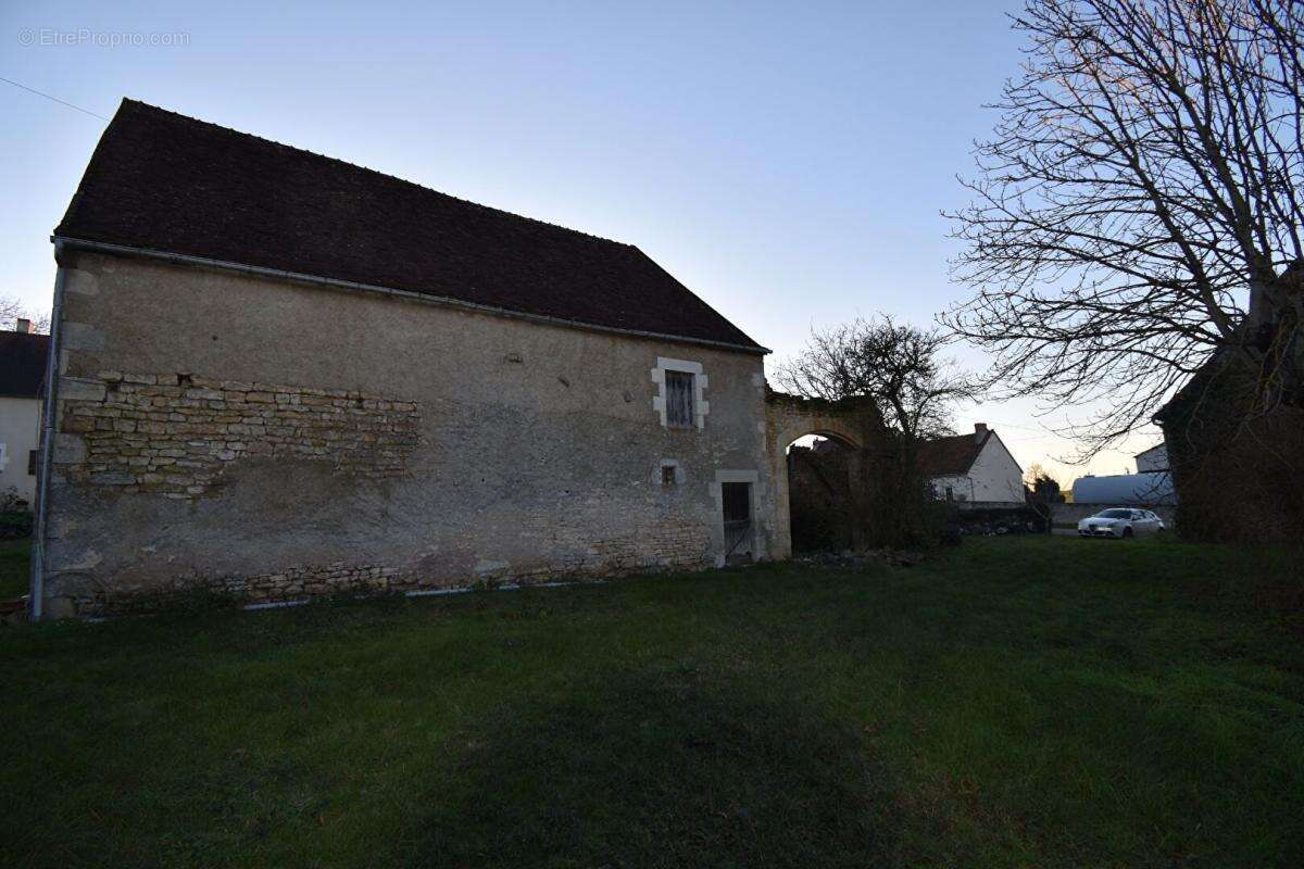 Maison à SUILLY-LA-TOUR
