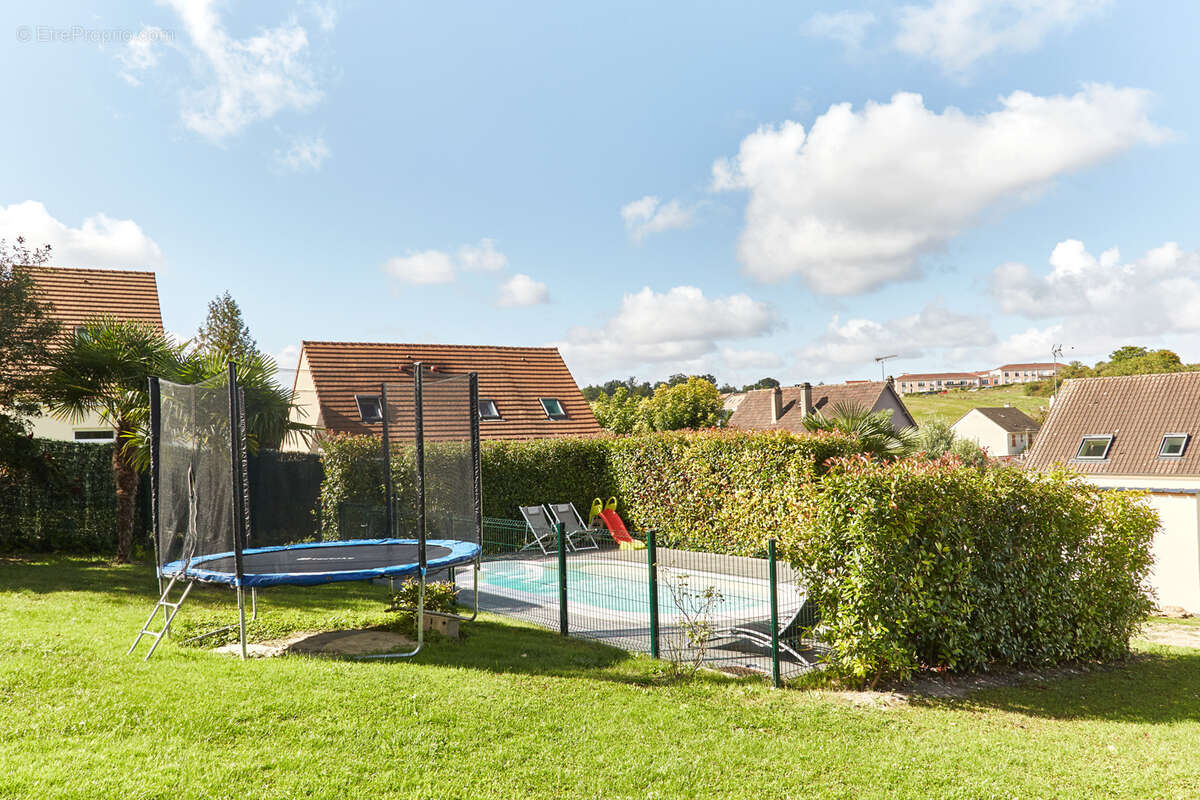 Maison à FOLLAINVILLE-DENNEMONT