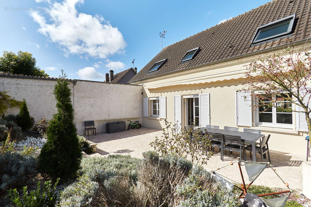 Maison à FOLLAINVILLE-DENNEMONT