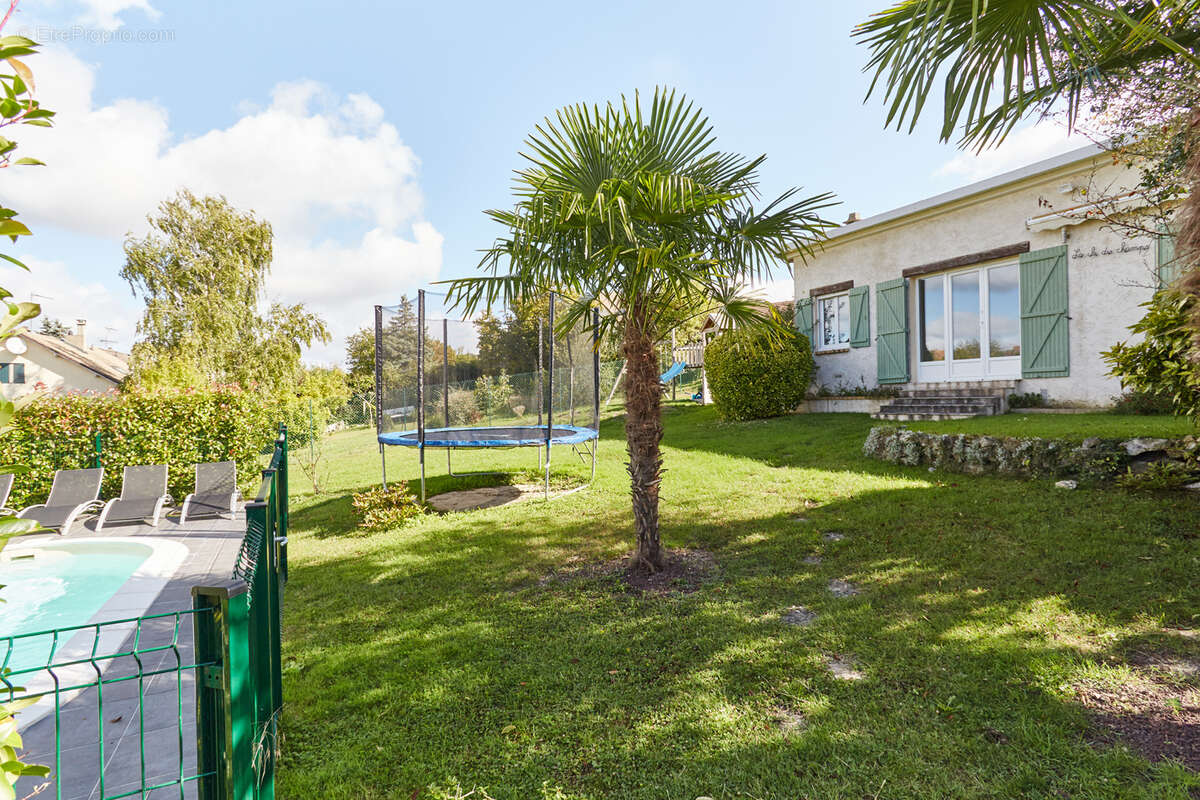 Maison à FOLLAINVILLE-DENNEMONT