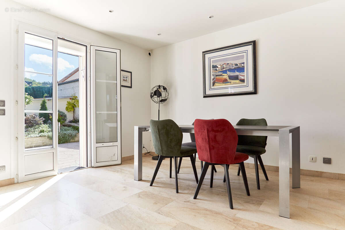 Maison à FOLLAINVILLE-DENNEMONT