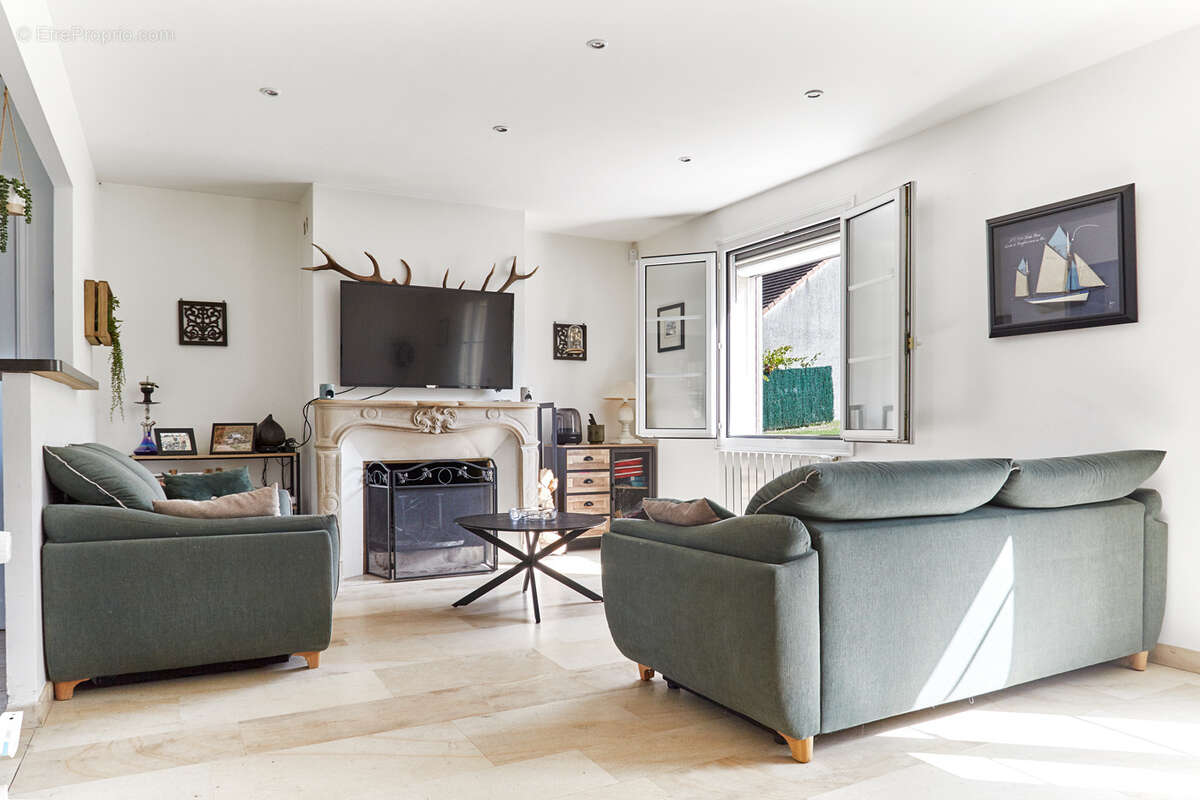 Maison à FOLLAINVILLE-DENNEMONT