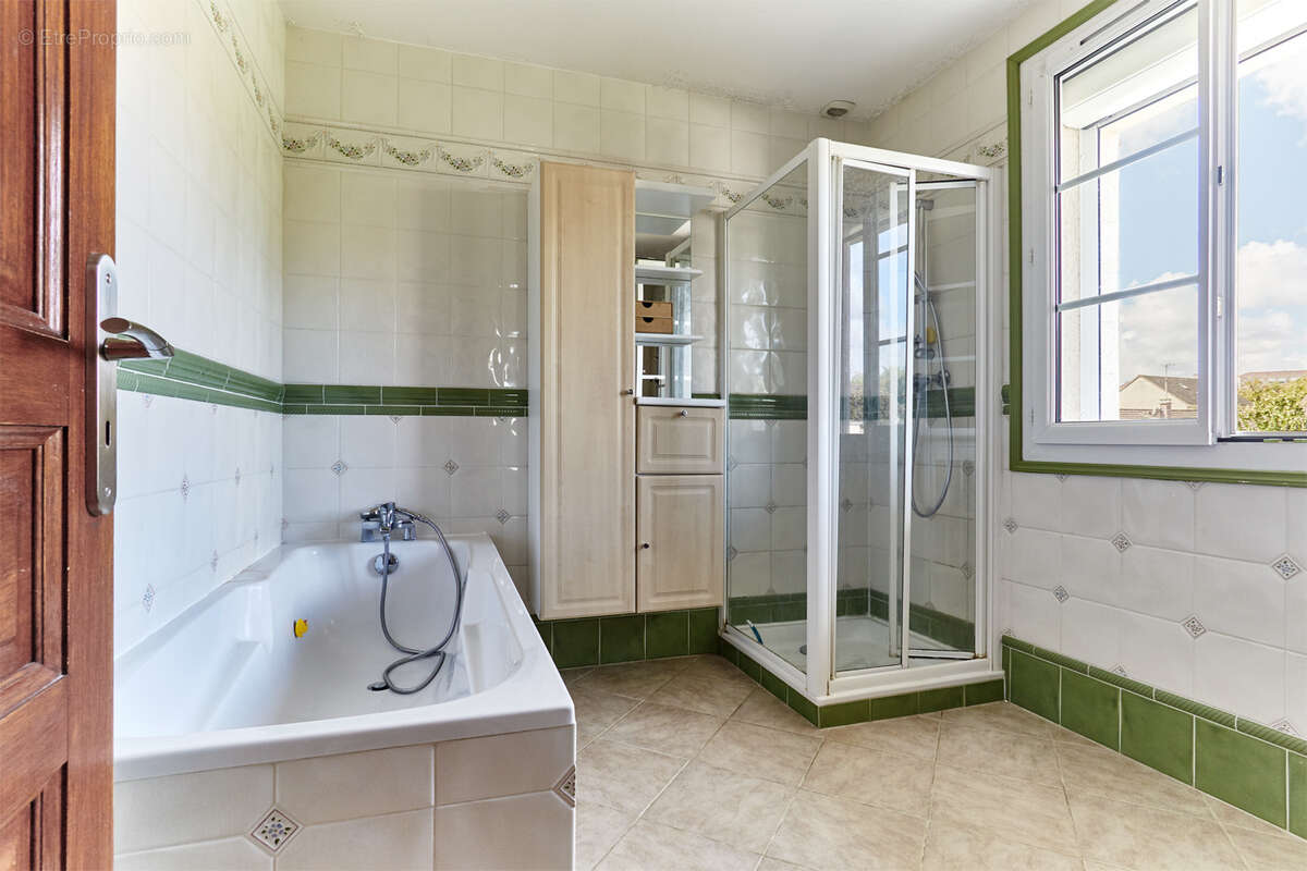 Maison à FOLLAINVILLE-DENNEMONT