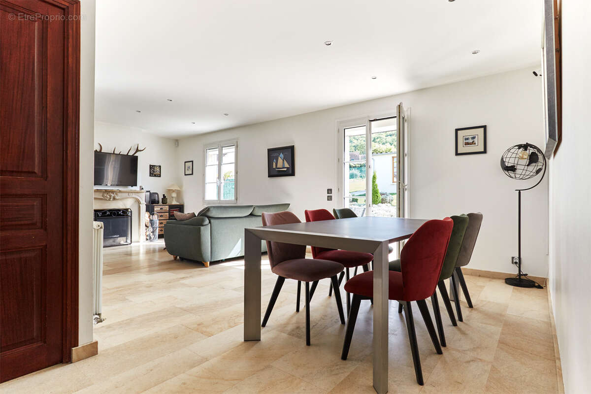 Maison à FOLLAINVILLE-DENNEMONT