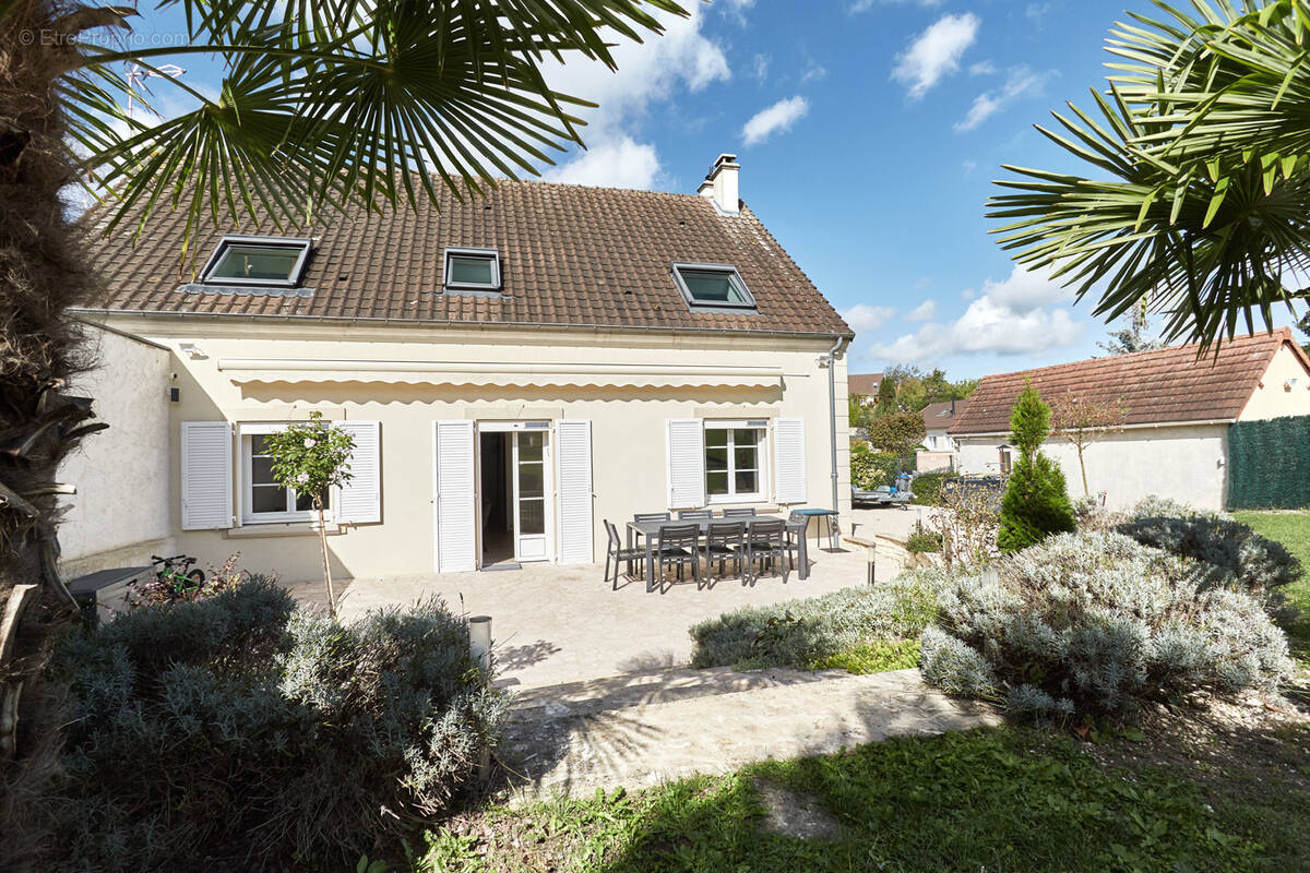 Maison à FOLLAINVILLE-DENNEMONT