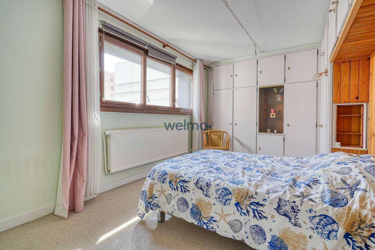 Appartement à PARIS-14E