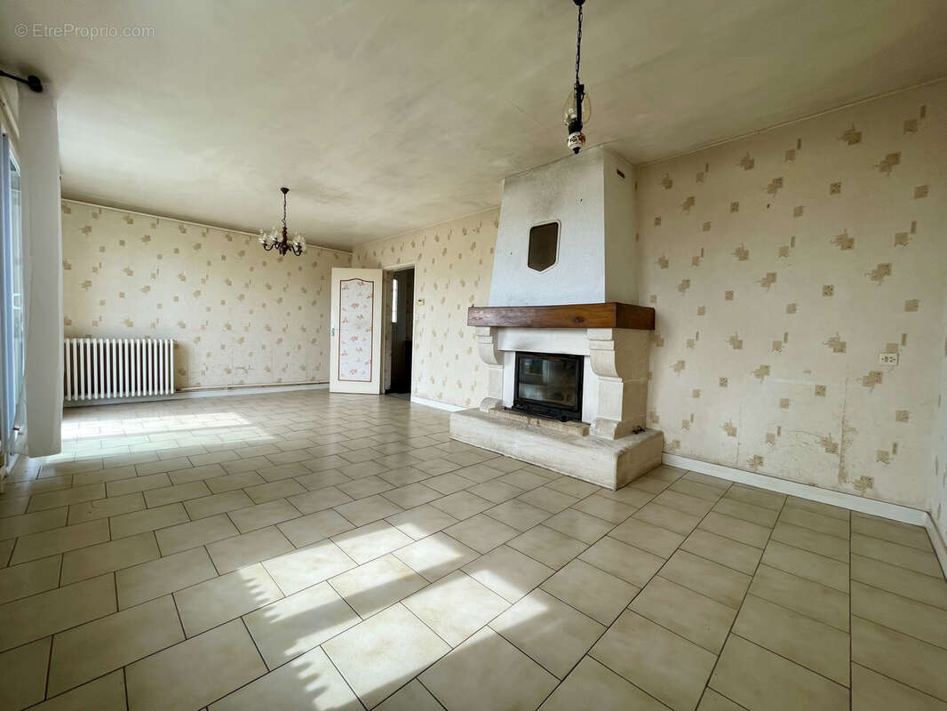 Maison à SAINT-SAVINIEN