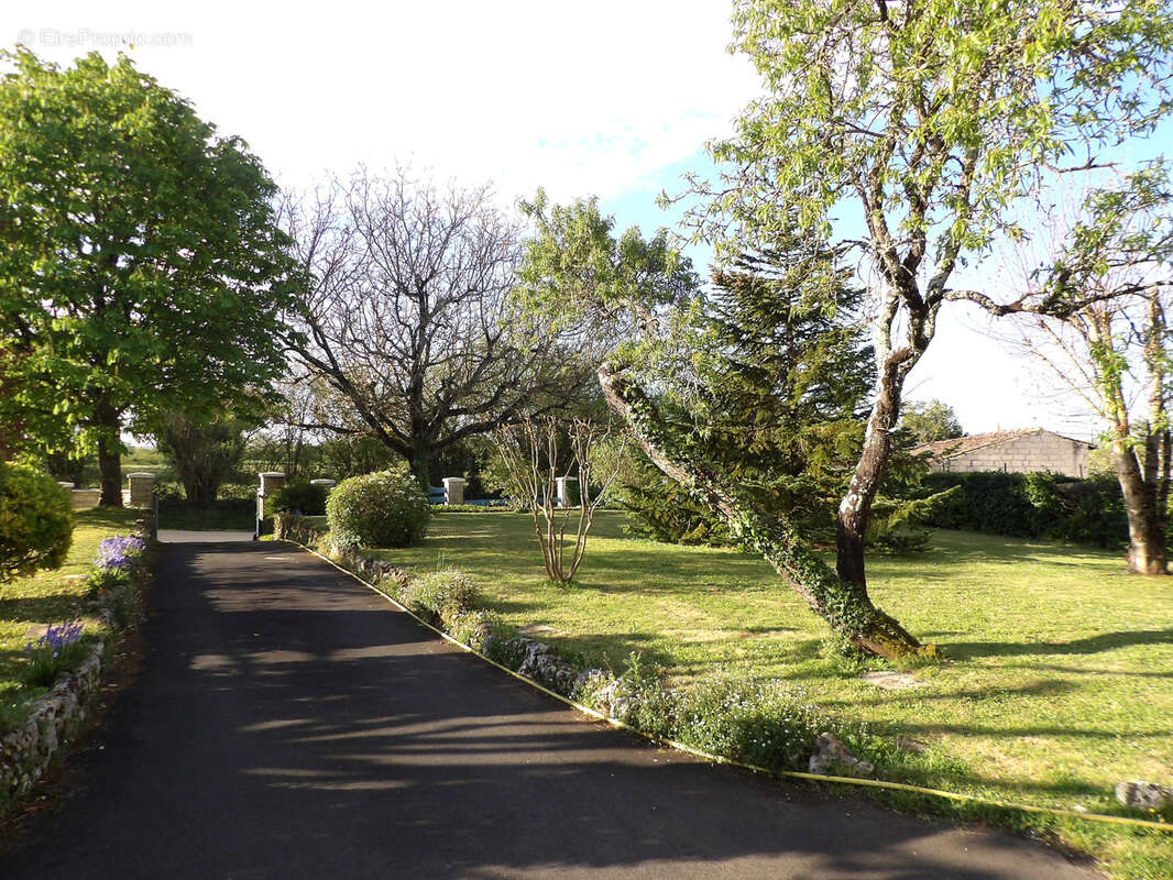 Maison à SAINT-SAVINIEN