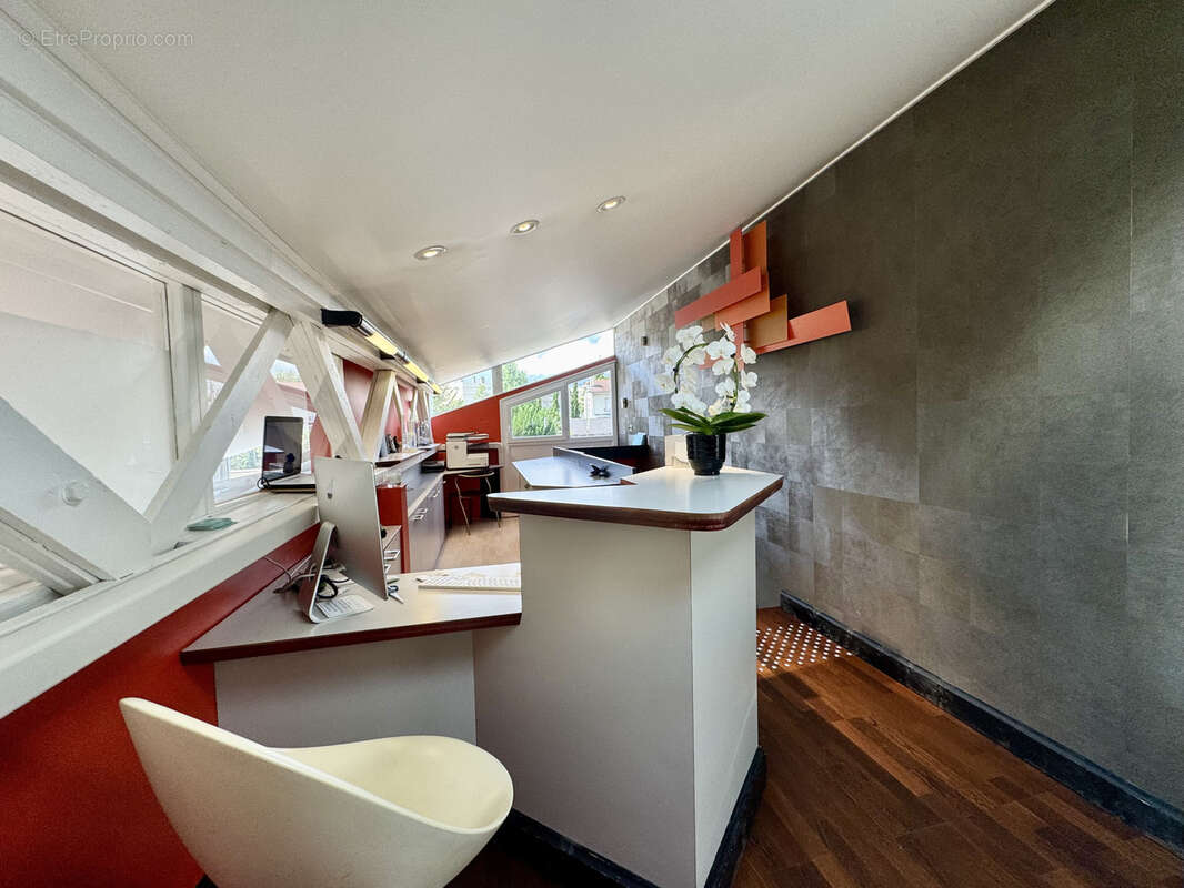 Commerce à SAINT-EGREVE