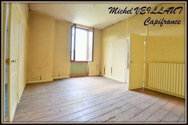 Maison à PARAY-LE-FRESIL