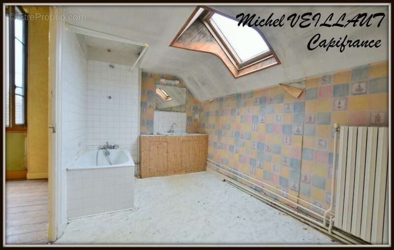 Maison à PARAY-LE-FRESIL