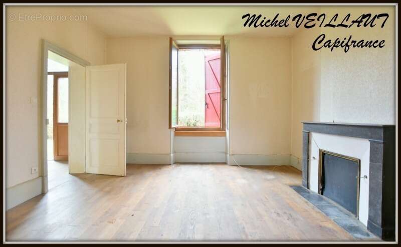 Maison à PARAY-LE-FRESIL