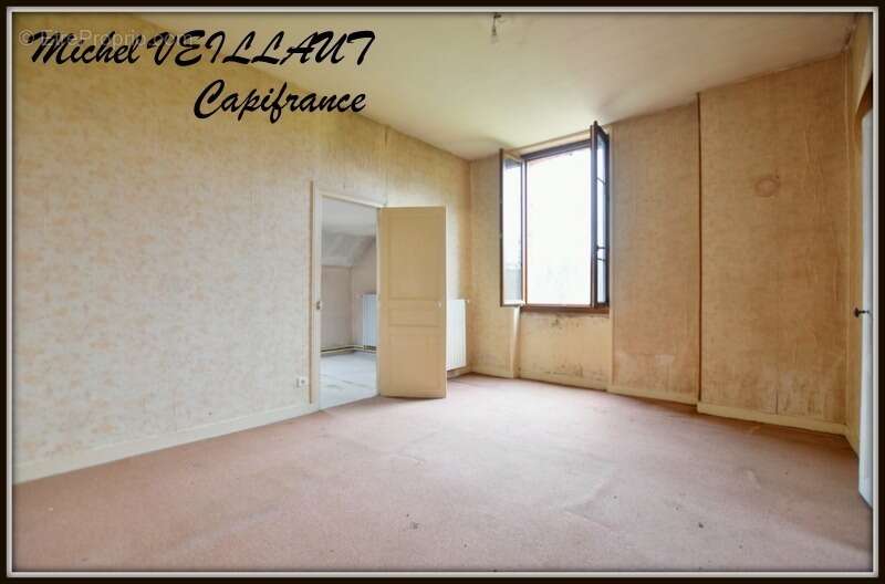 Maison à PARAY-LE-FRESIL