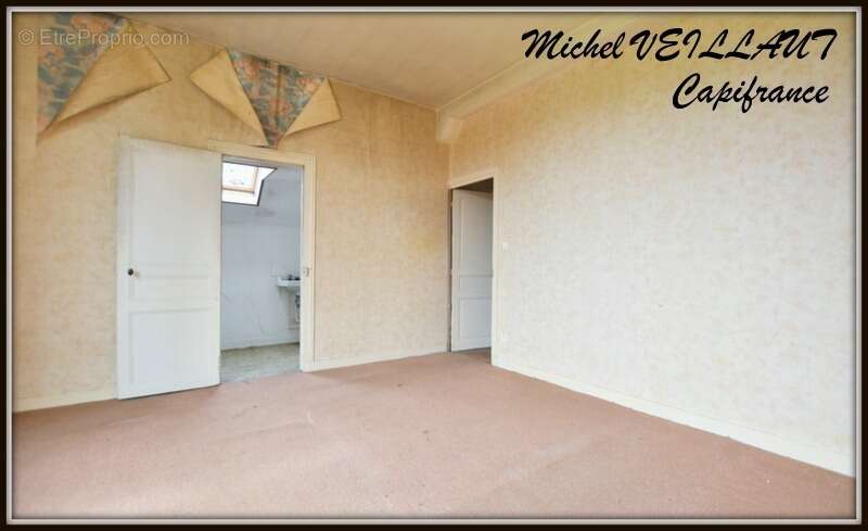 Maison à PARAY-LE-FRESIL