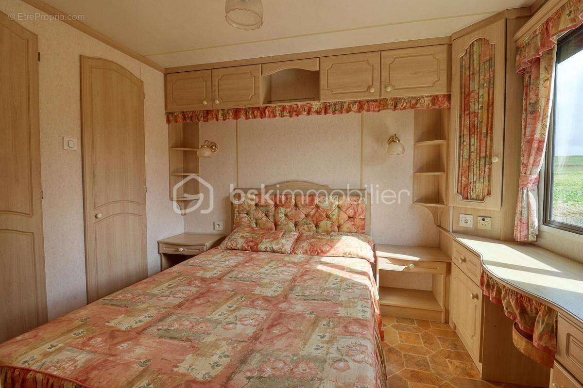 Terrain à MILLY-SUR-THERAIN