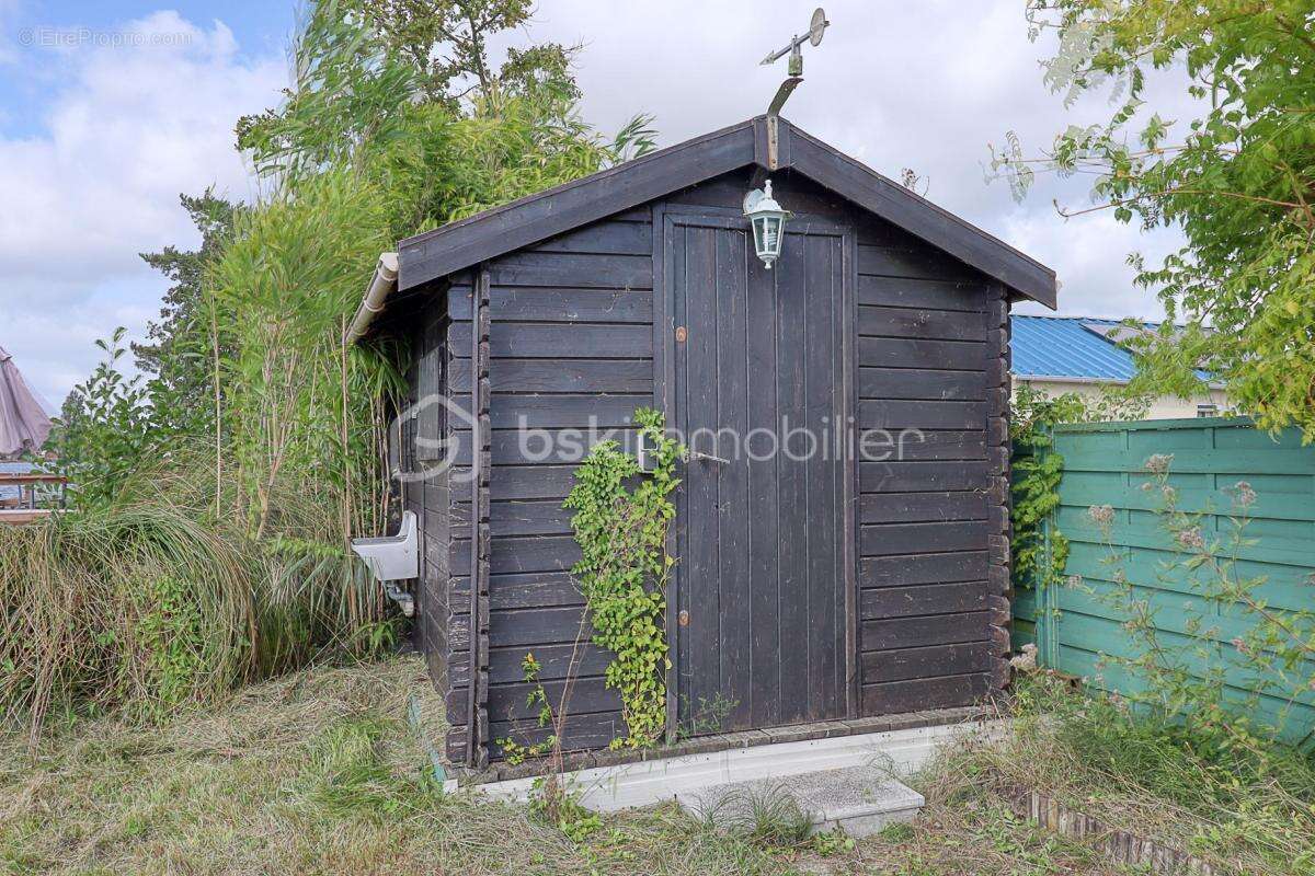Terrain à MILLY-SUR-THERAIN
