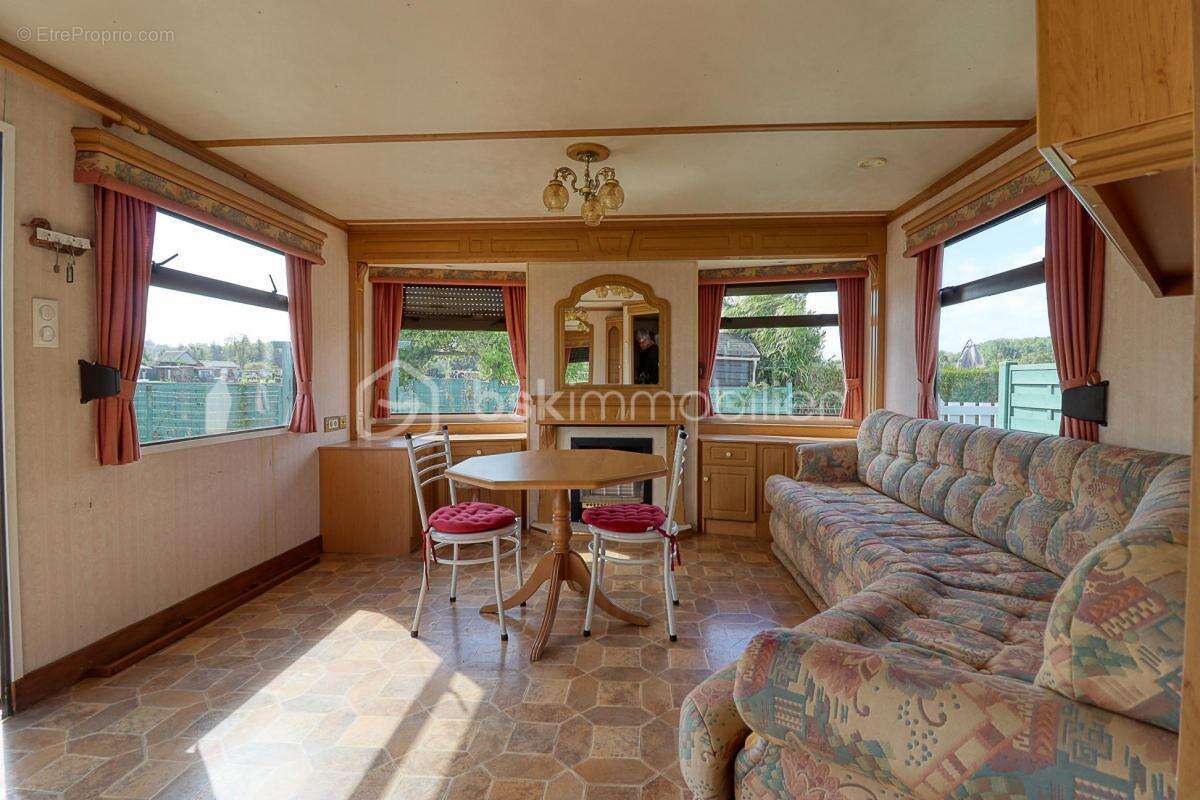 Terrain à MILLY-SUR-THERAIN