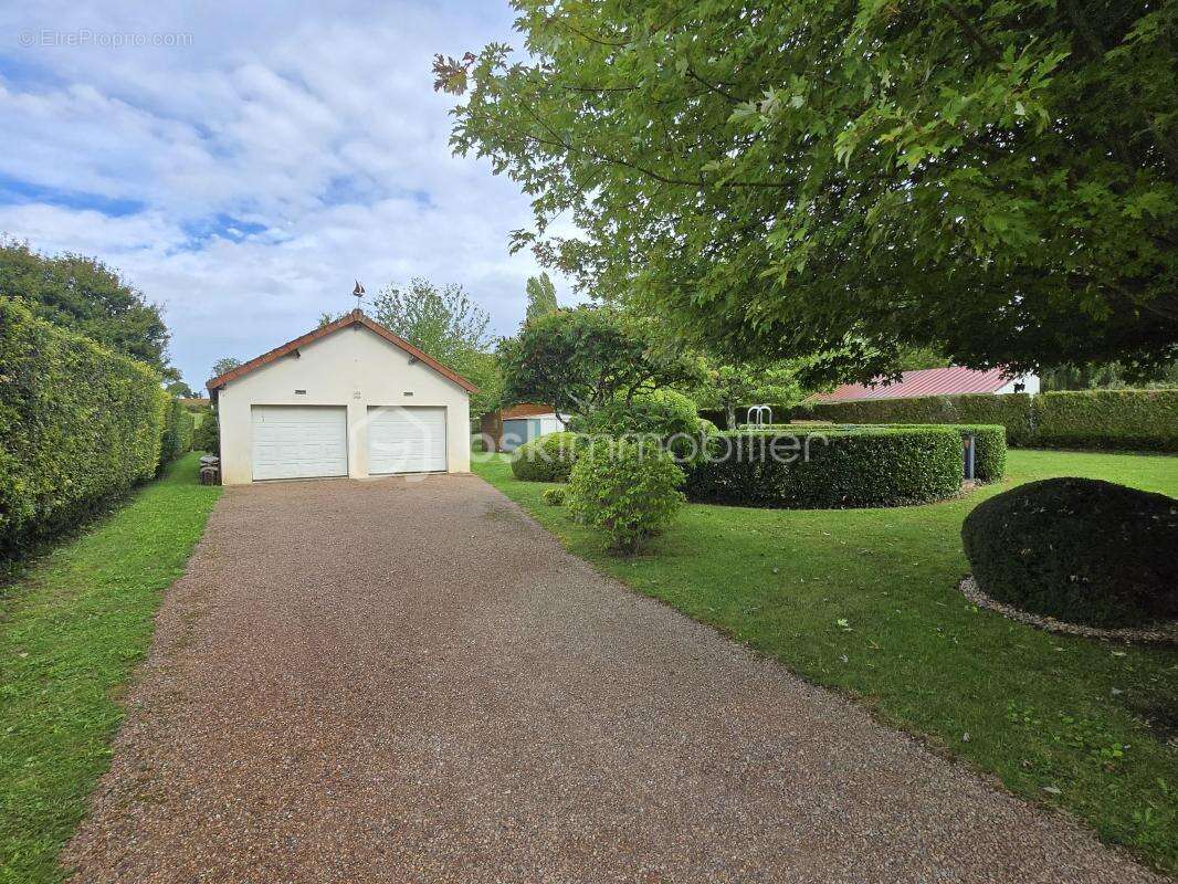 Maison à MONTIGNY-AUX-AMOGNES