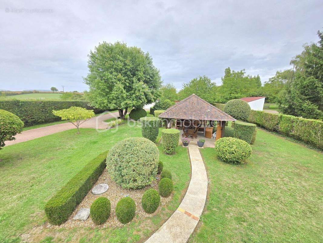 Maison à MONTIGNY-AUX-AMOGNES