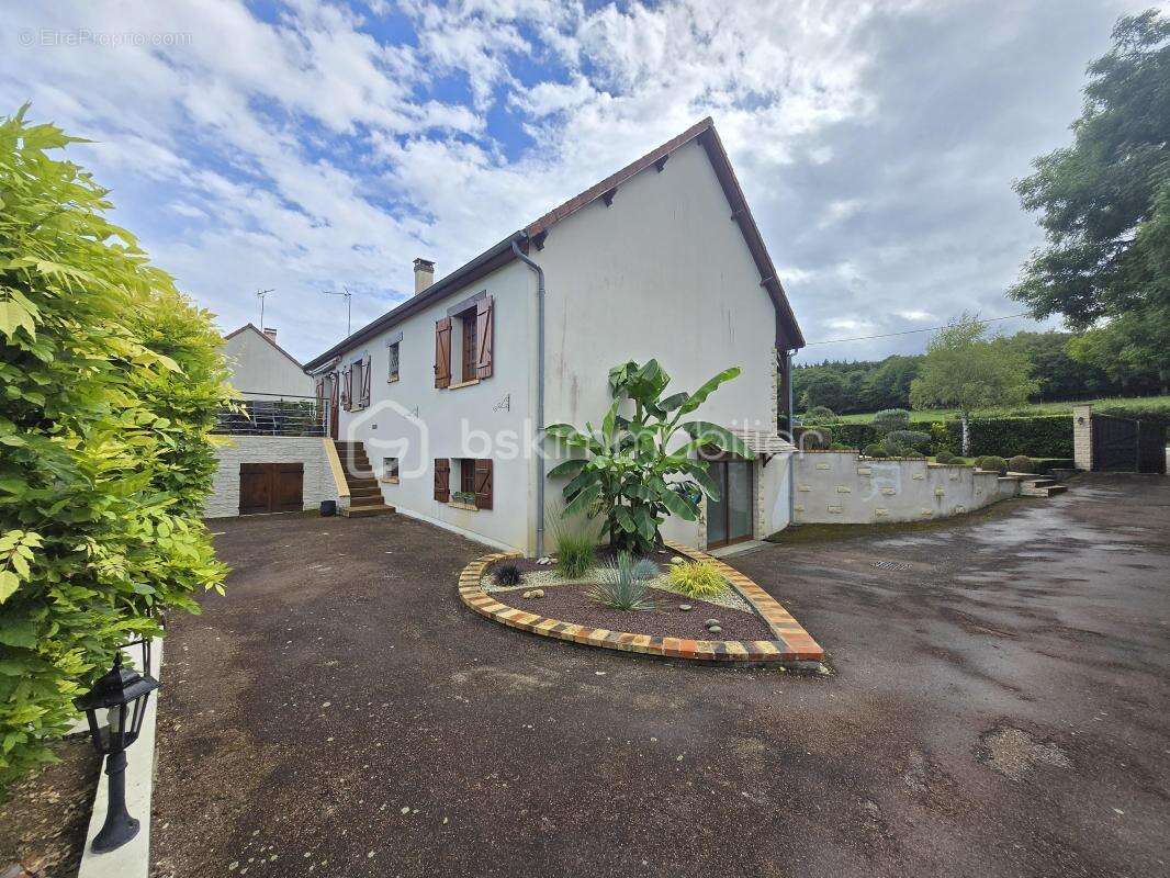 Maison à MONTIGNY-AUX-AMOGNES