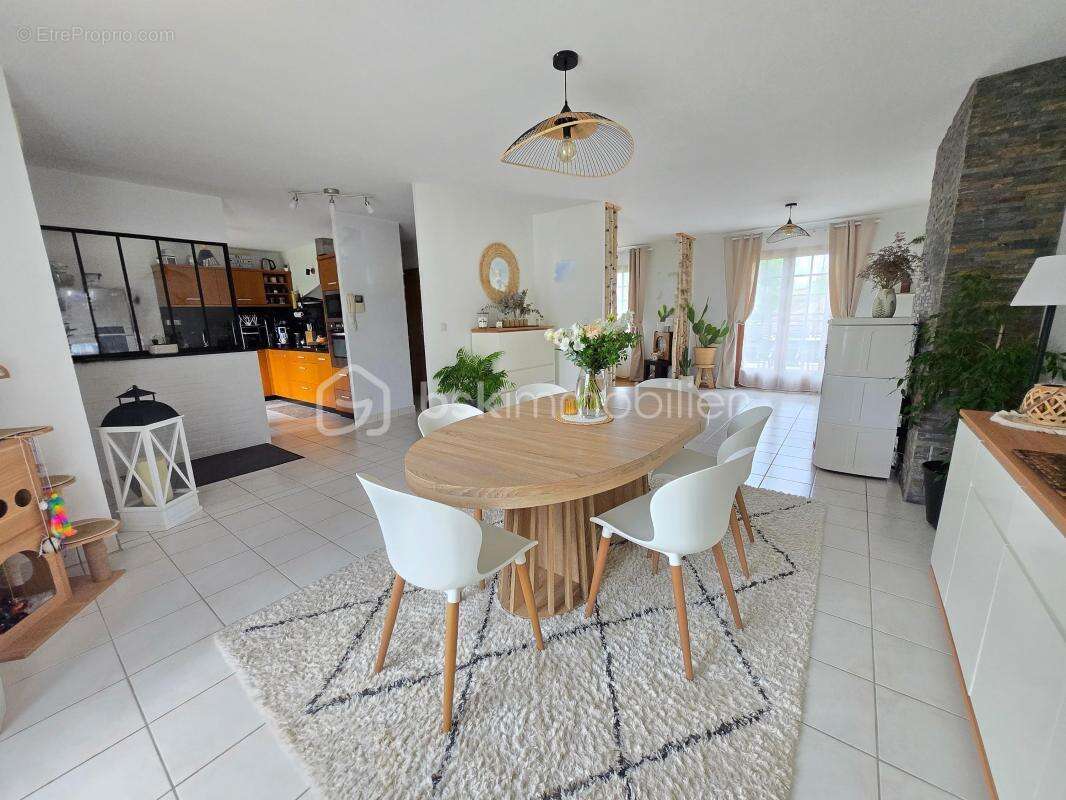 Maison à MONTIGNY-AUX-AMOGNES