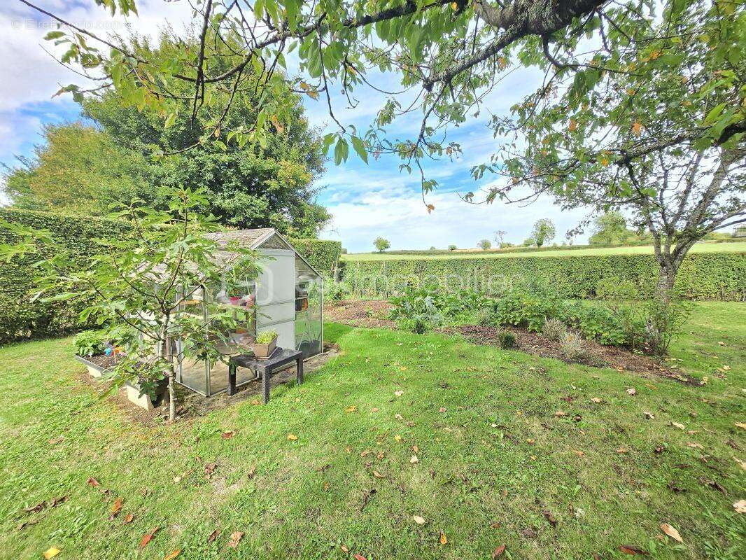 Maison à MONTIGNY-AUX-AMOGNES