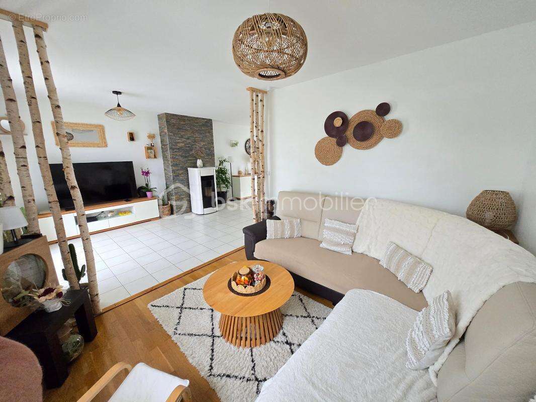 Maison à MONTIGNY-AUX-AMOGNES